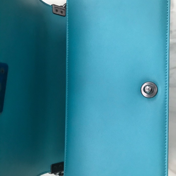 SOLD - Chanel Old Medium Boy - Picture 8 of 11